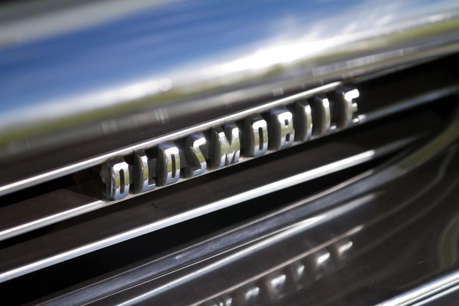  Oldsmobile 88 Holiday 2-Door Hardtop 1956 года  (фото 14 из 20)